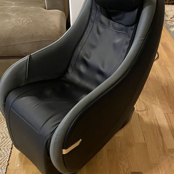 Brookstone Rock And Recline Shiatsu Massage Chair for Sale in Issaquah ...