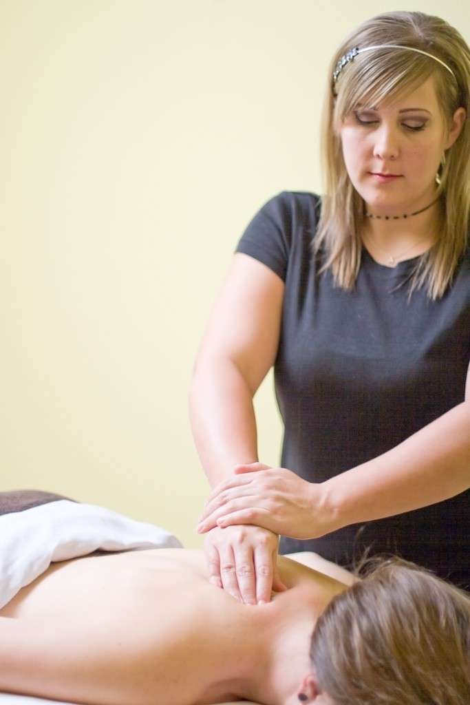 deep tissue massage, pain relief from massage, Dreamclinic Massage ...