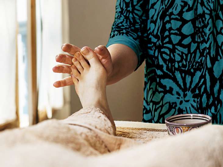 Foot Massage During Pregnancy: Safety, Benefits, Risks, and Tips