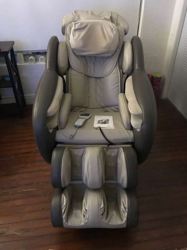 Used Brookstone OSIM UAstro Zero Gravity Massage Chair for ...